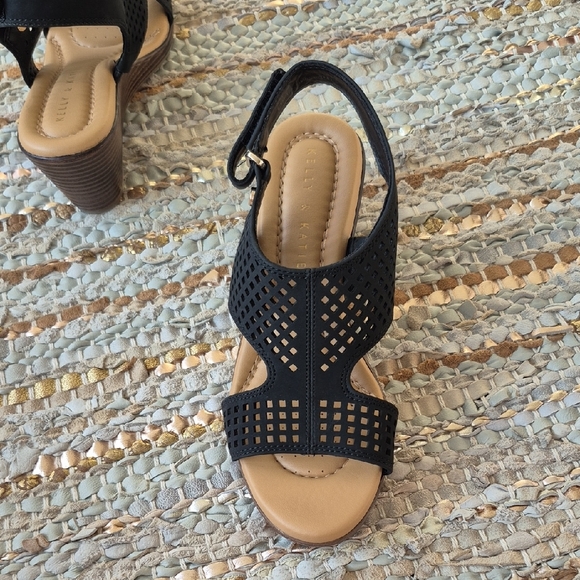 Kelly & Katie Black Cutout Wedges - Picture 5 of 8